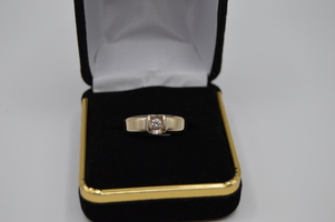  14kt white gold band with a center diamond.  Great deal ONLY $299.00